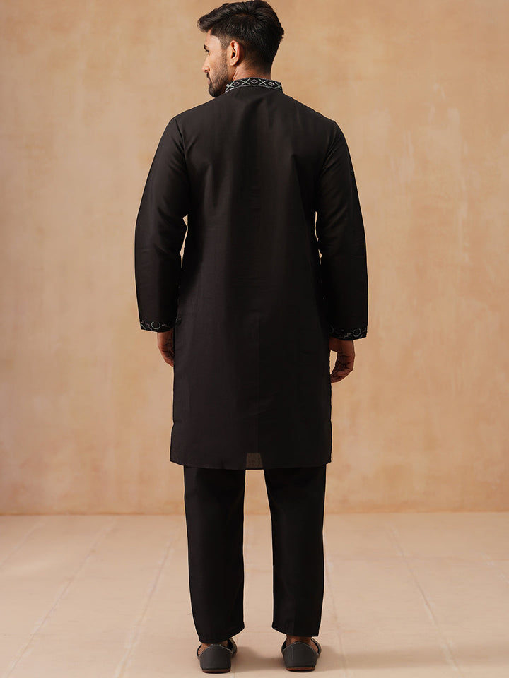 Ethnic Kurta Pyjama Set In Luxurious Silk Blend