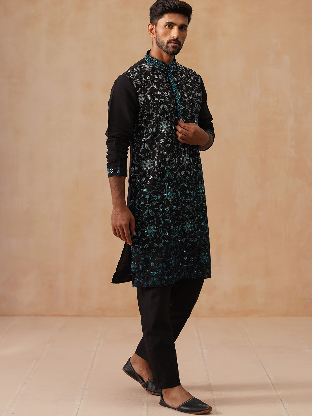 Men’S Silk Blend Embroidered Kurta Pyjama Set