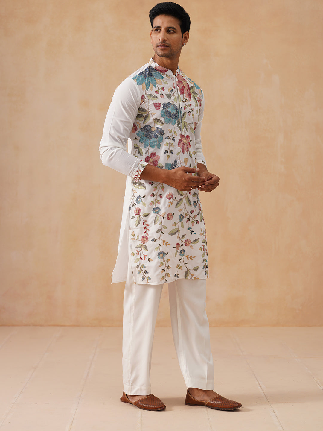 White Embroidered Kurta Set With Sequins &amp; Zari Work