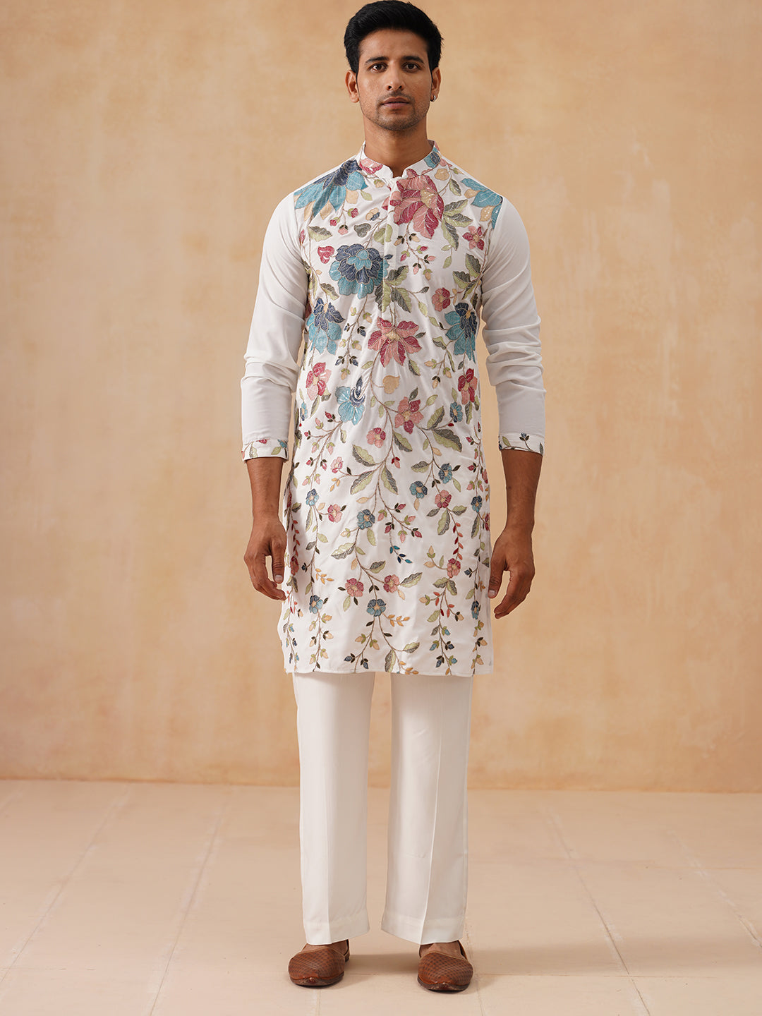 White Embroidered Kurta Set With Sequins &amp; Zari Work