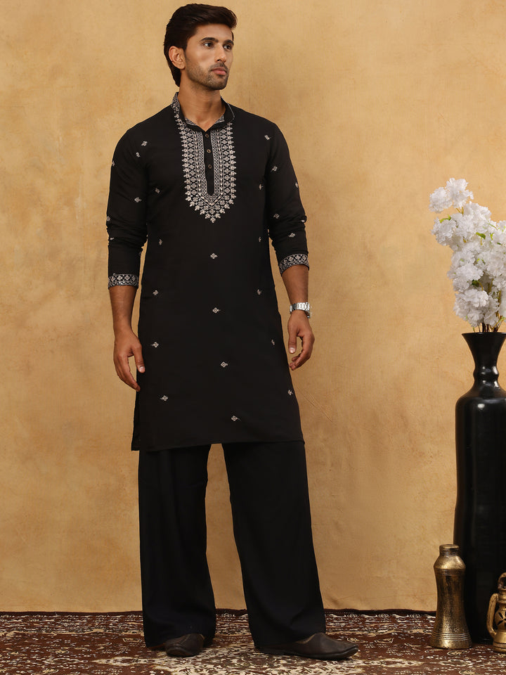 Men’S Silk Blend Embroidered Kurta Pyjama Set