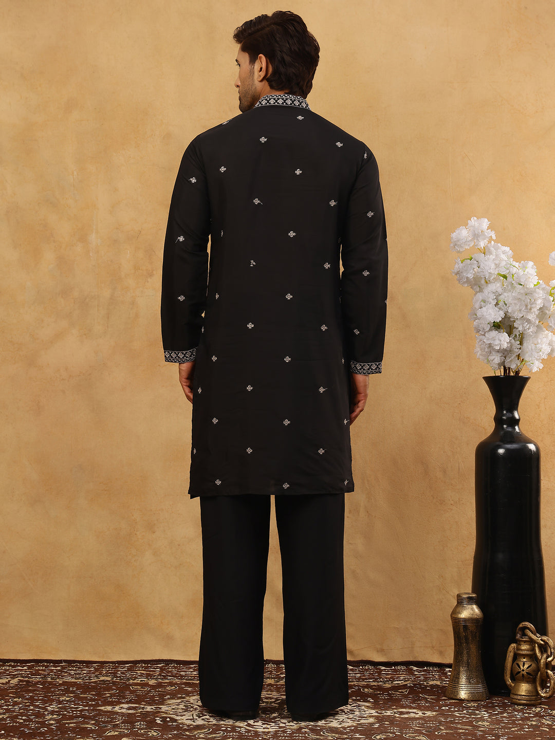 Men’S Silk Blend Embroidered Kurta Pyjama Set