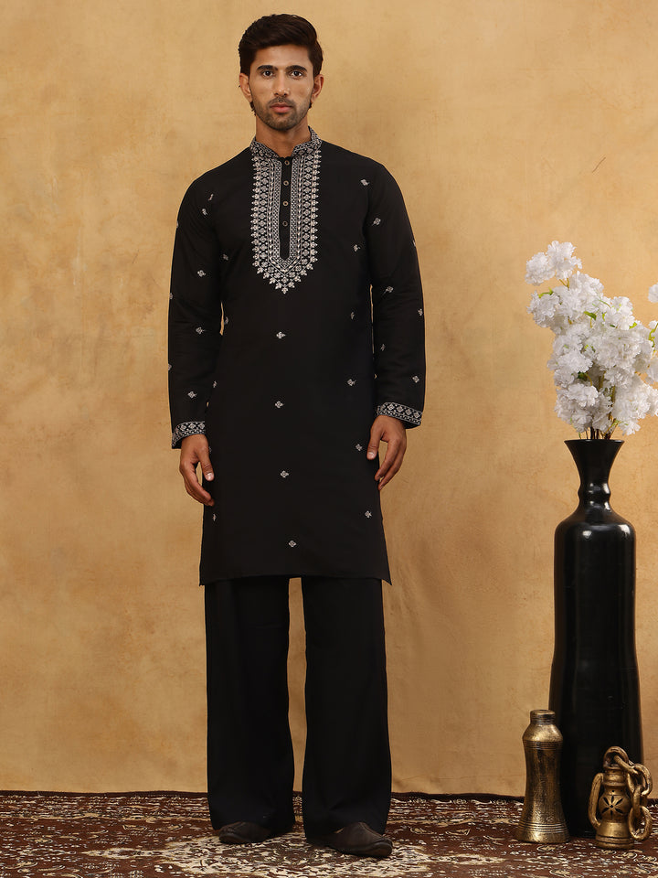 Men’S Silk Blend Embroidered Kurta Pyjama Set