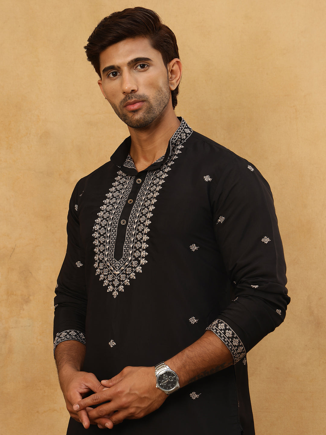 Men’S Silk Blend Embroidered Kurta Pyjama Set