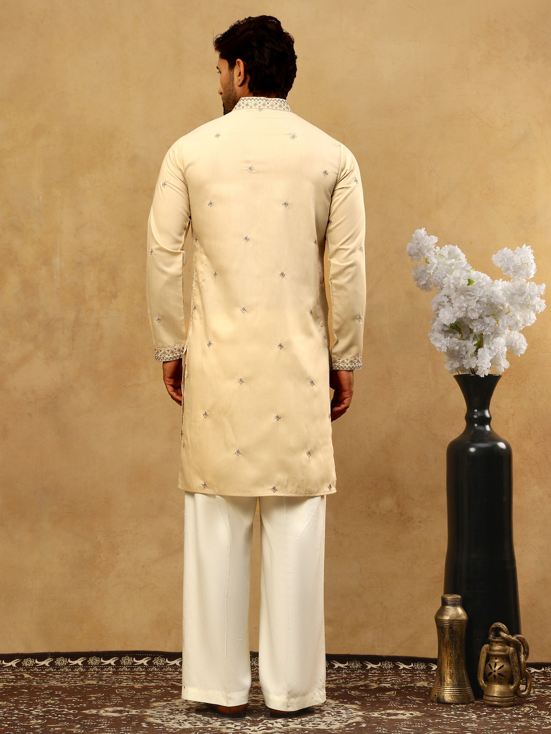 Men’S Silk Blend Embroidered Kurta Pyjama Set