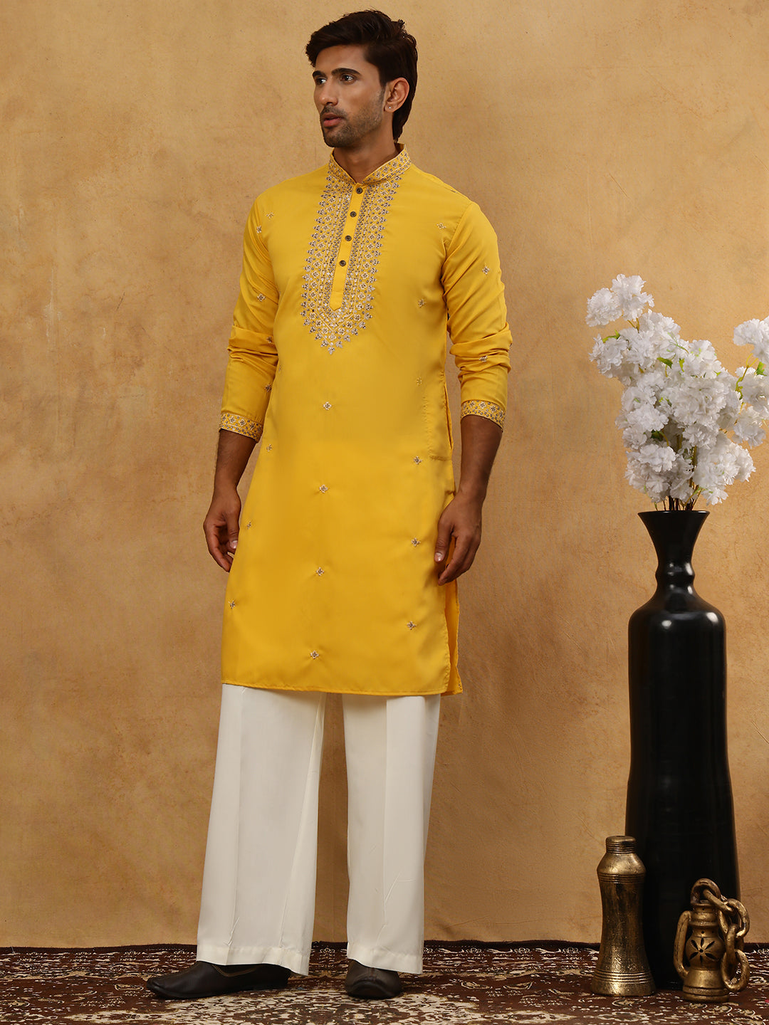 Men’S Silk Blend Embroidered Kurta Pyjama Set