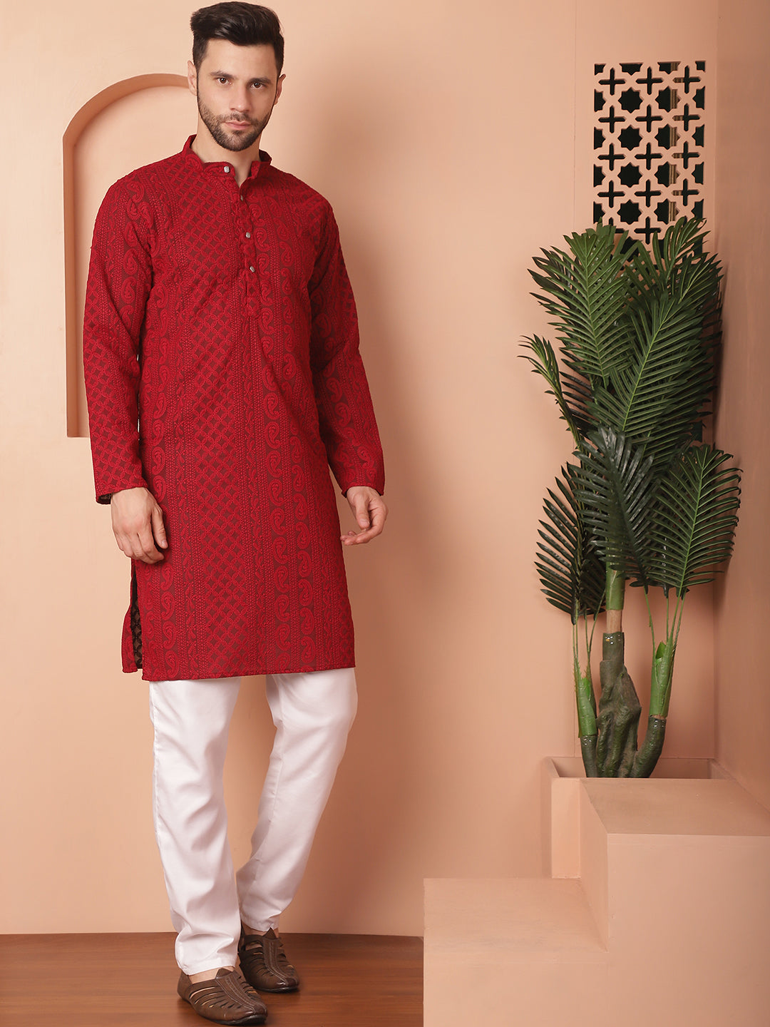 Men'S Chikankari Embroidered Kurta Pyjama Set.