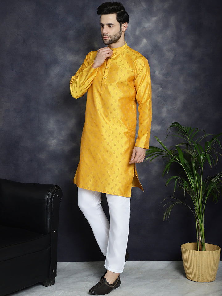 Woven Design Silk Blend Kurta With Pyjama
