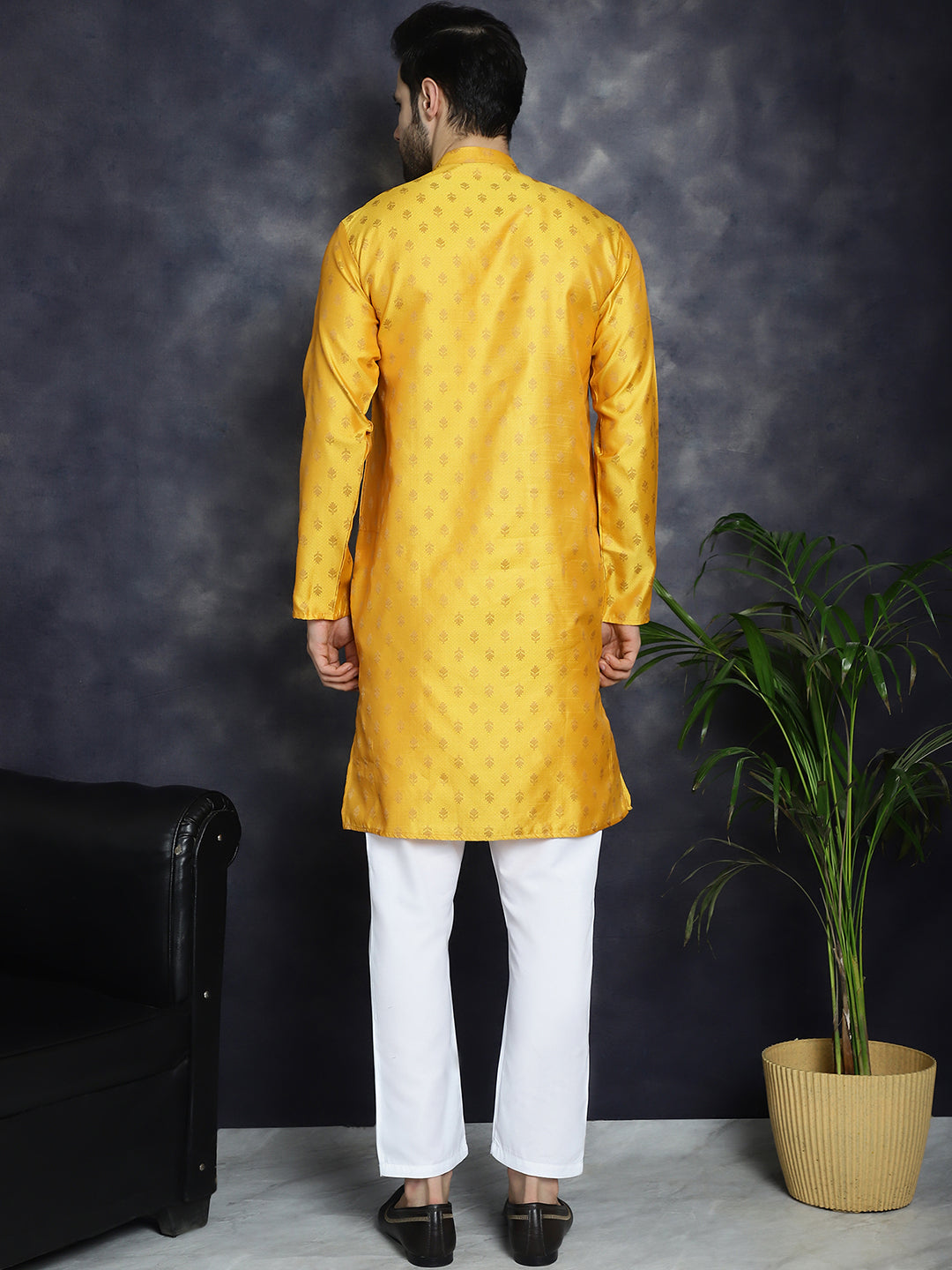 Woven Design Silk Blend Kurta With Pyjama