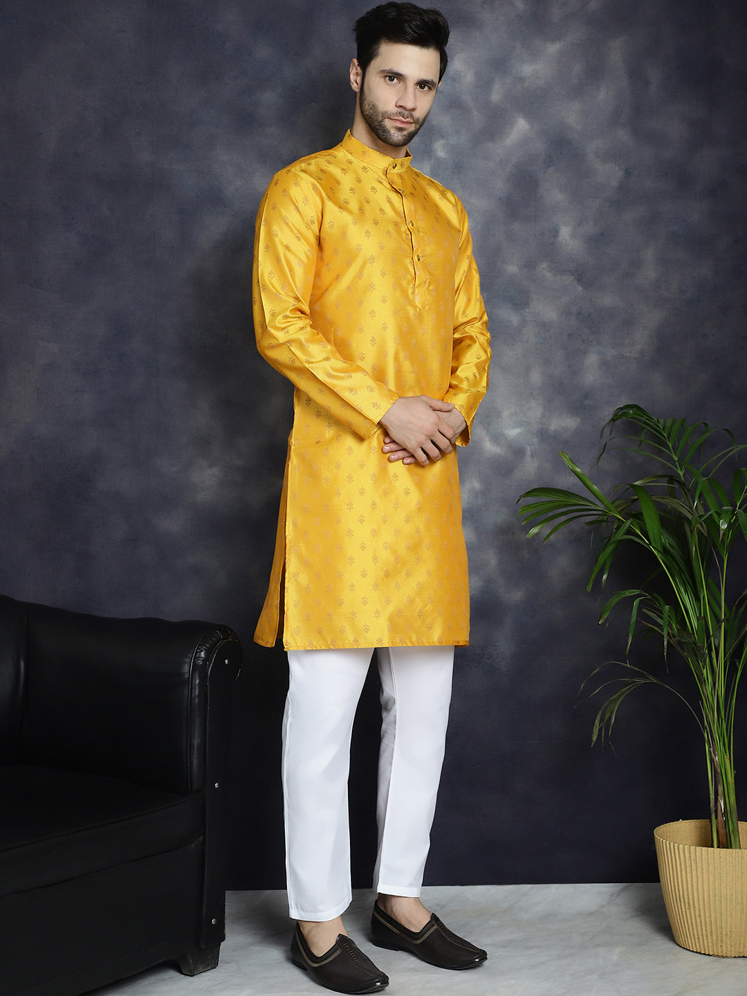Woven Design Silk Blend Kurta With Pyjama