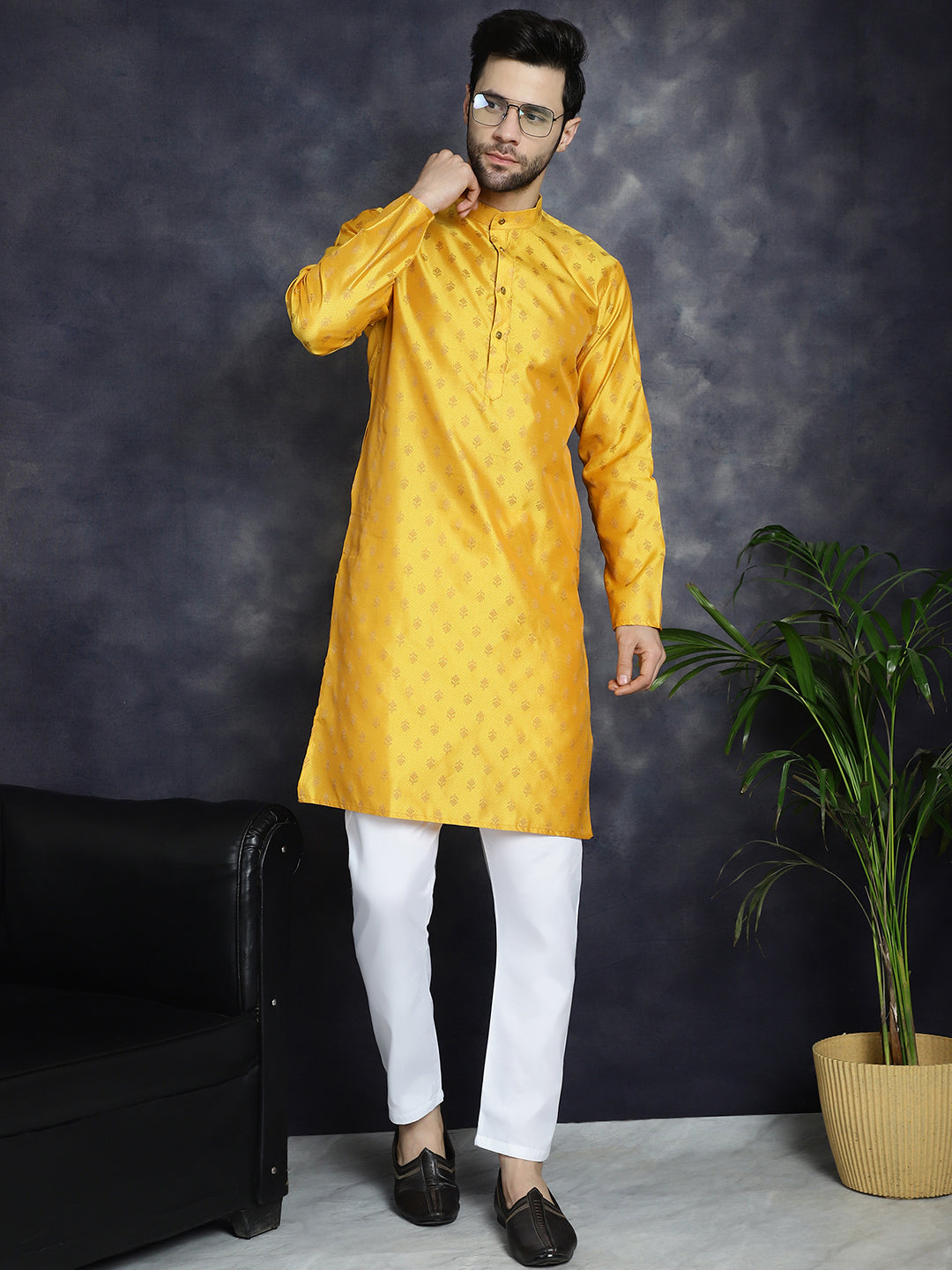 Woven Design Silk Blend Kurta With Pyjama