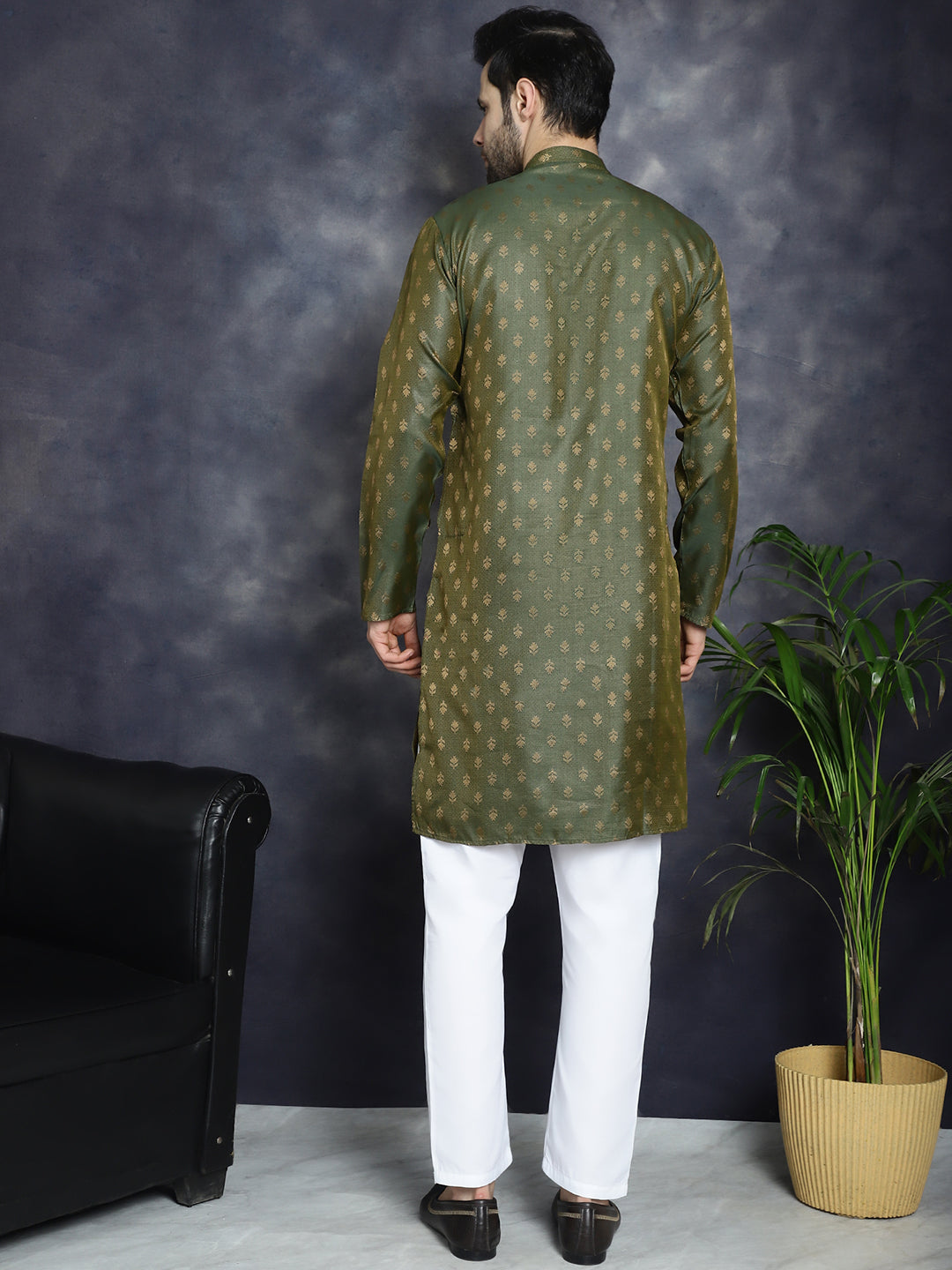 Woven Design Silk Blend Kurta With Pyjama