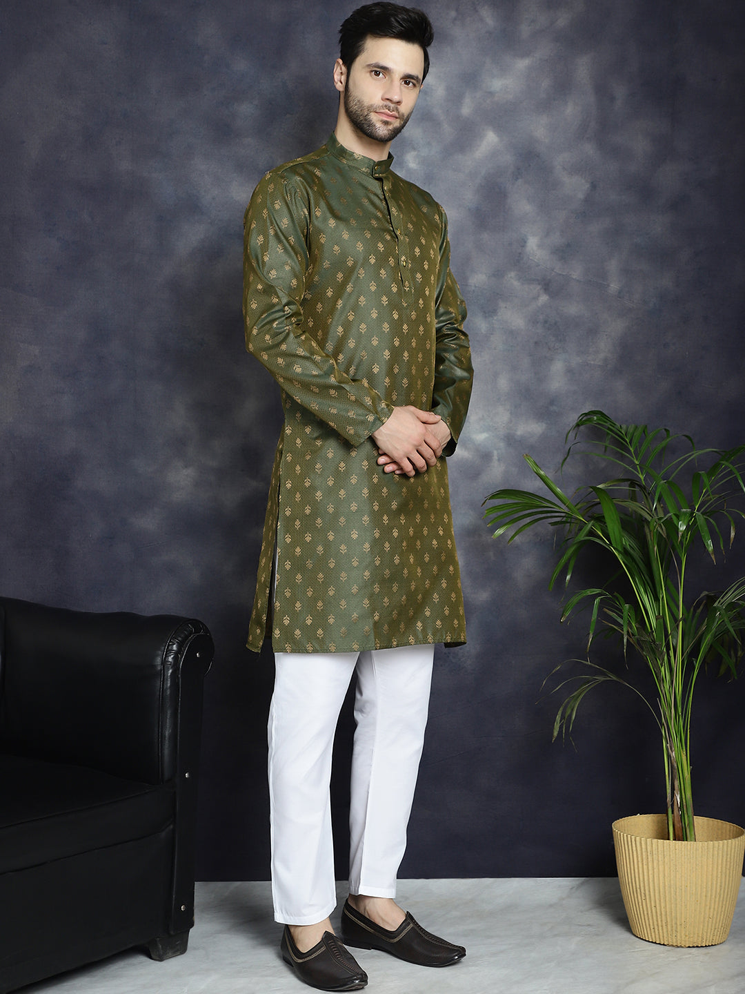Woven Design Silk Blend Kurta With Pyjama
