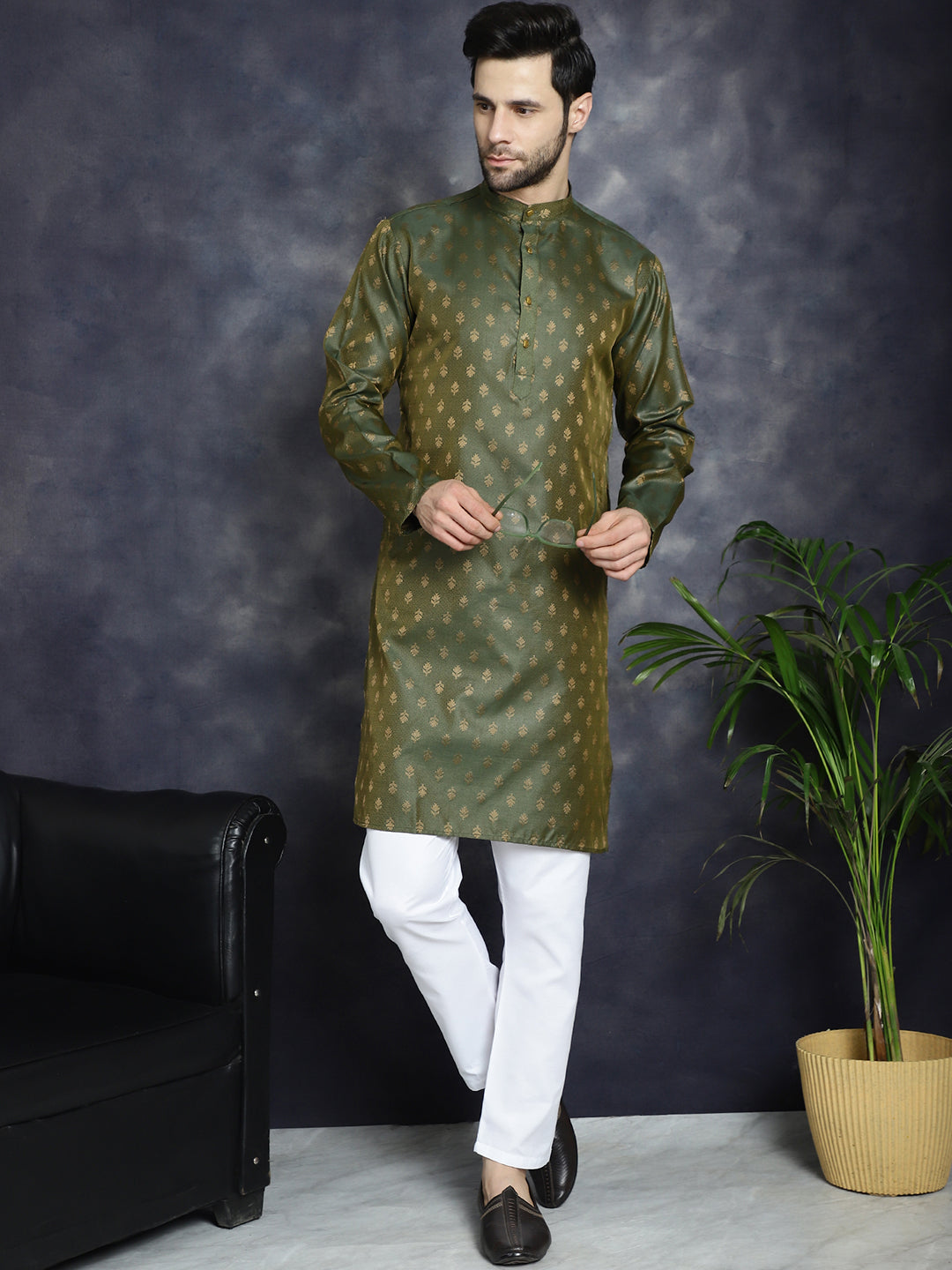 Woven Design Silk Blend Kurta With Pyjama