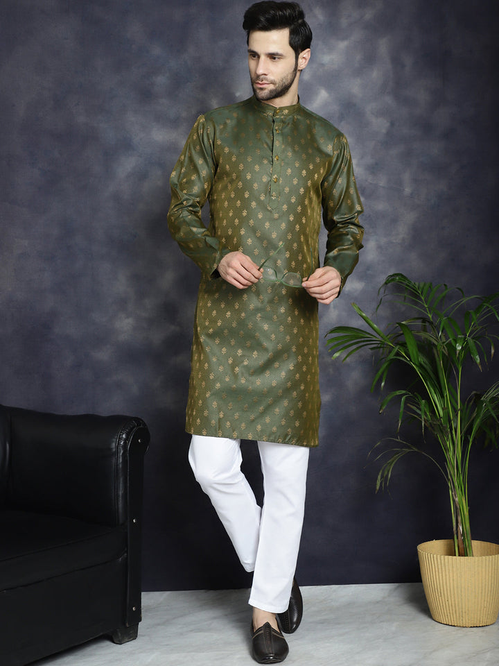 Woven Design Silk Blend Kurta With Pyjama