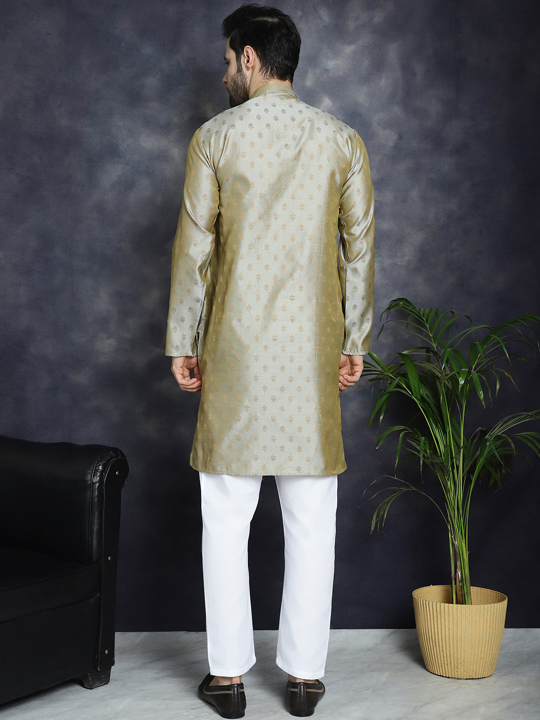 Woven Design Silk Blend Kurta With Pyjama