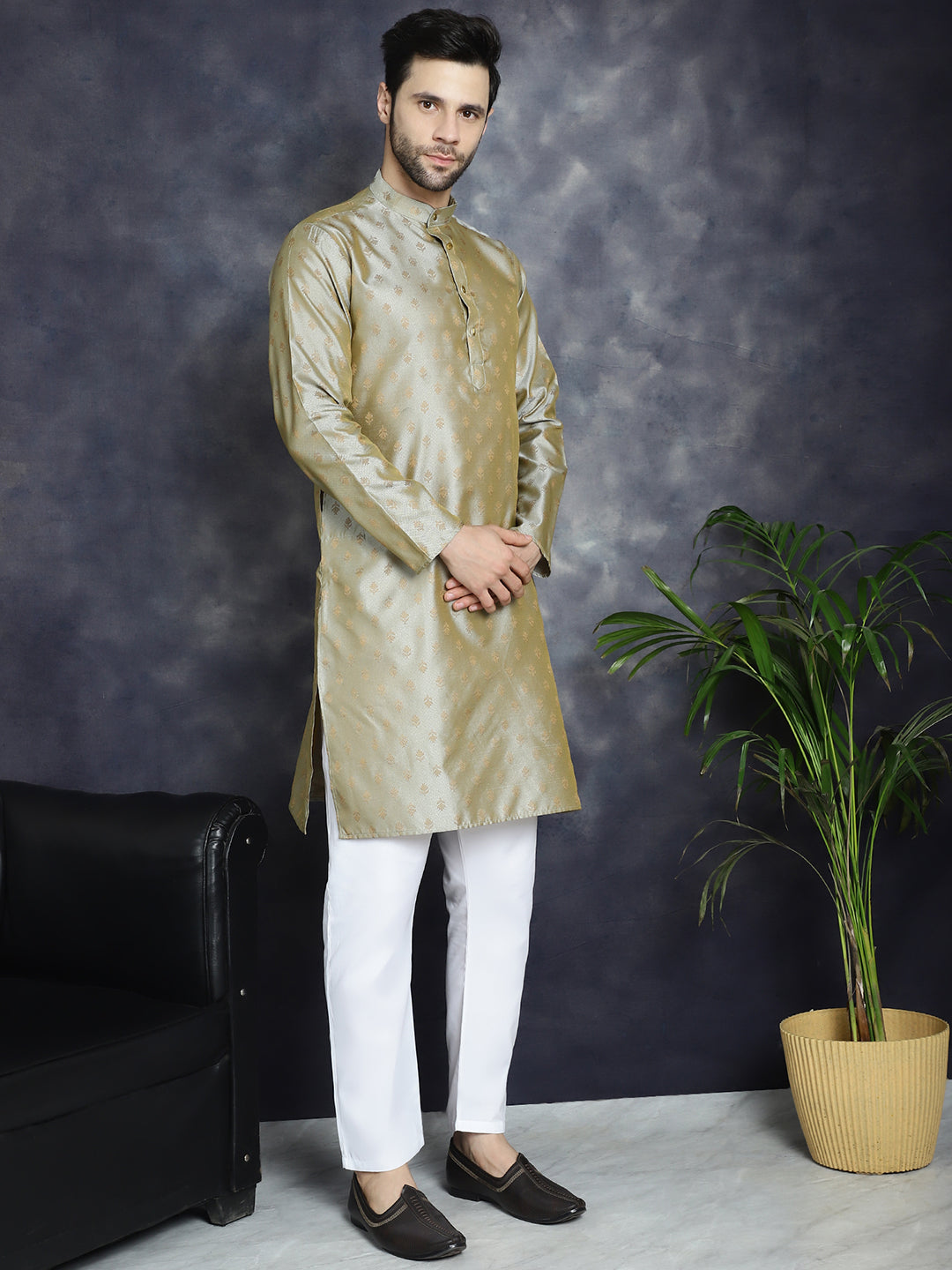 Woven Design Silk Blend Kurta With Pyjama