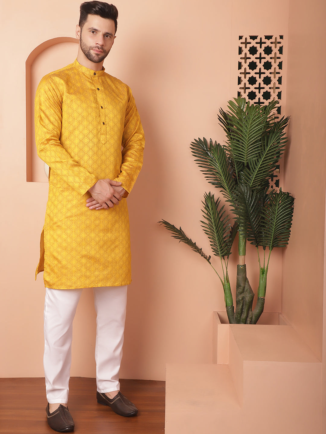 Woven Design Silk Blend Kurta With Pyjama