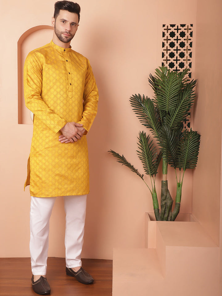 Woven Design Silk Blend Kurta With Pyjama