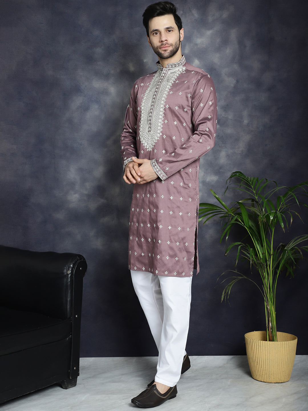 Men'S Sequins Embroidered Kurta Pyjama Set.