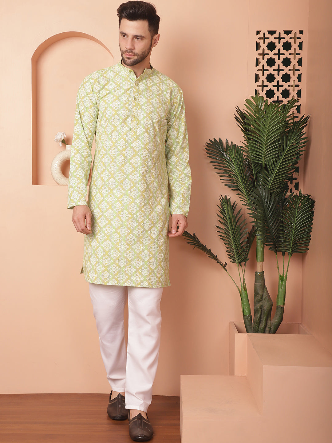 Men Green And White Floral Printed Kurta With Churidar