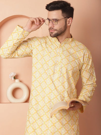 Men Yellow And White Floral Printed Kurta With Churidar