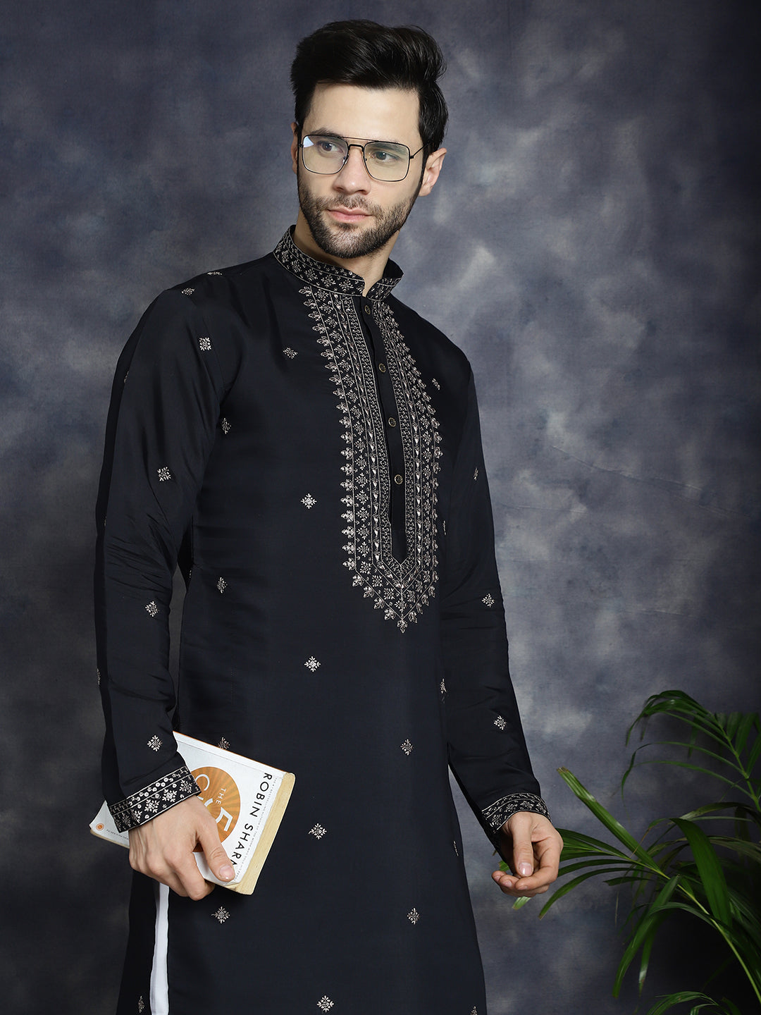 Men'S Sequins Embroidered Kurta With Pyjama.