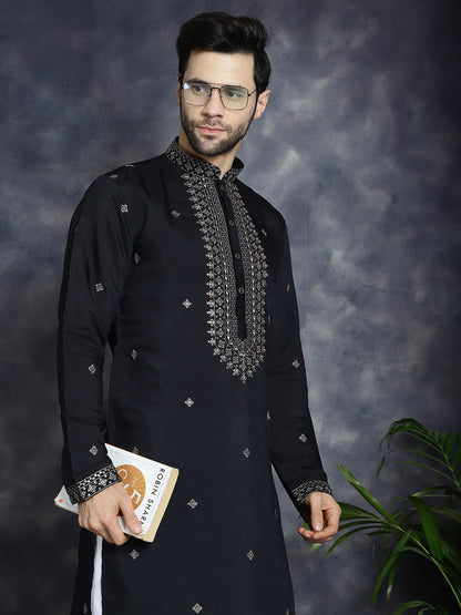 Men'S Sequins Embroidered Kurta With Pyjama.