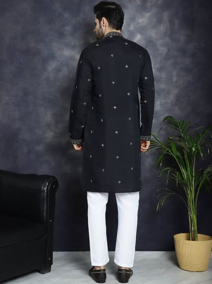 Men'S Sequins Embroidered Kurta With Pyjama.