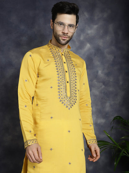 Men'S Sequins Embroidered Kurta With Pyjama.