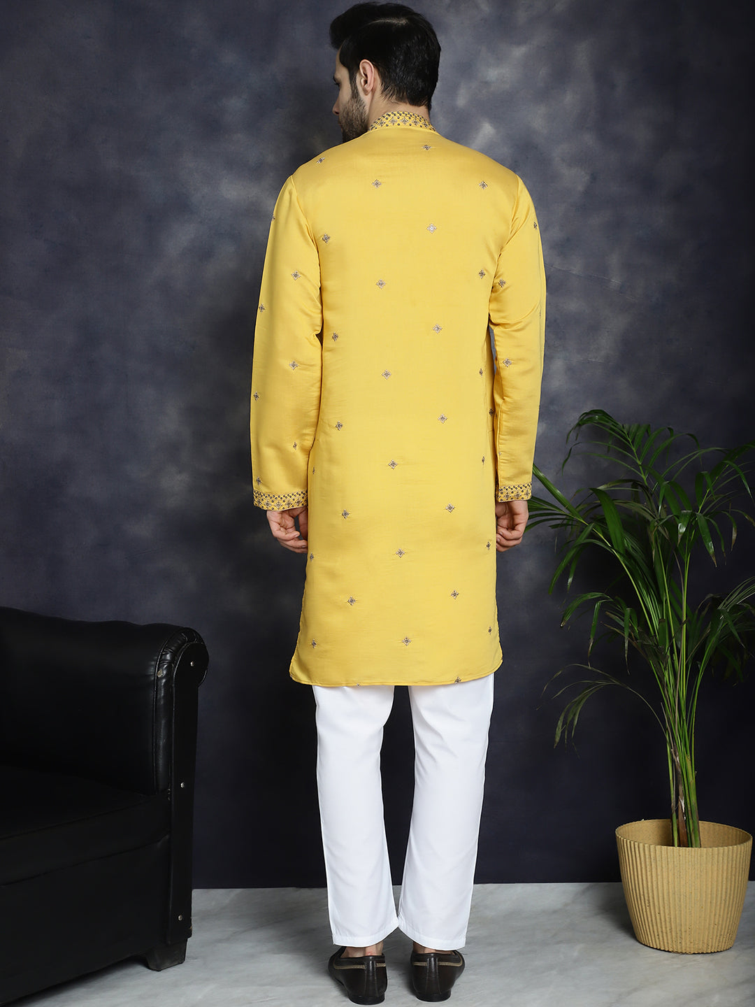 Men'S Sequins Embroidered Kurta With Pyjama.