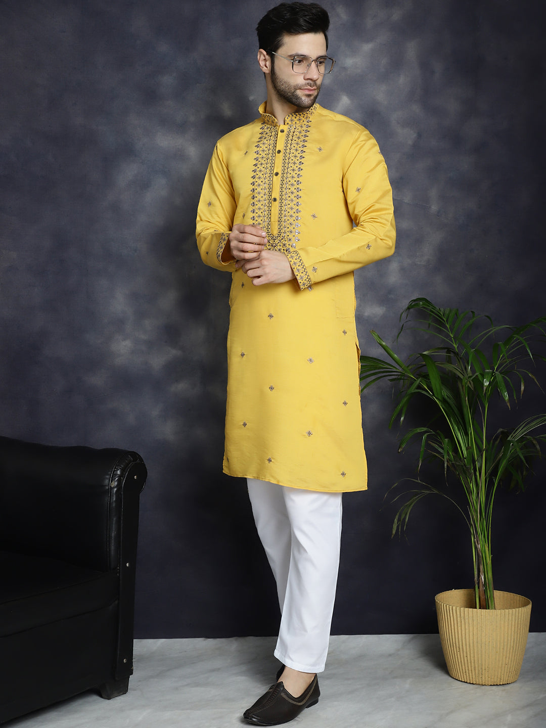 Men'S Sequins Embroidered Kurta With Pyjama.