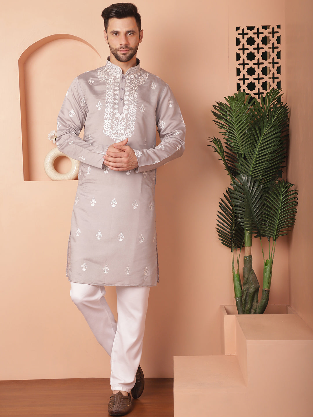 Men'S Grey Chikankari Embroidered Kurta With Pyjama.