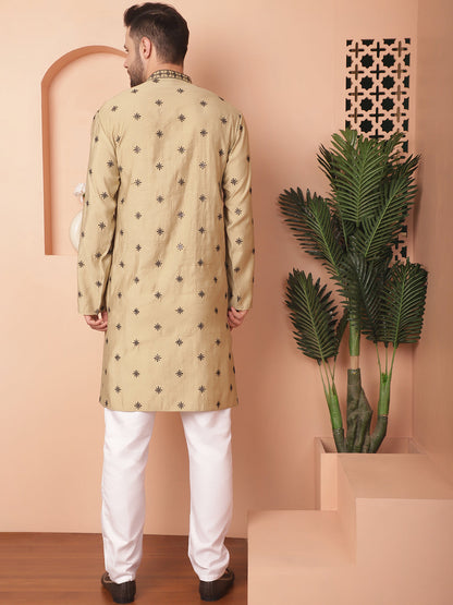Men'S Collar Chikankari Embroidered Kurta With Pyjama.