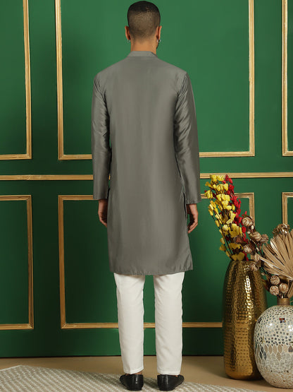 Men'S Embroidered Kurta With Pyjama.