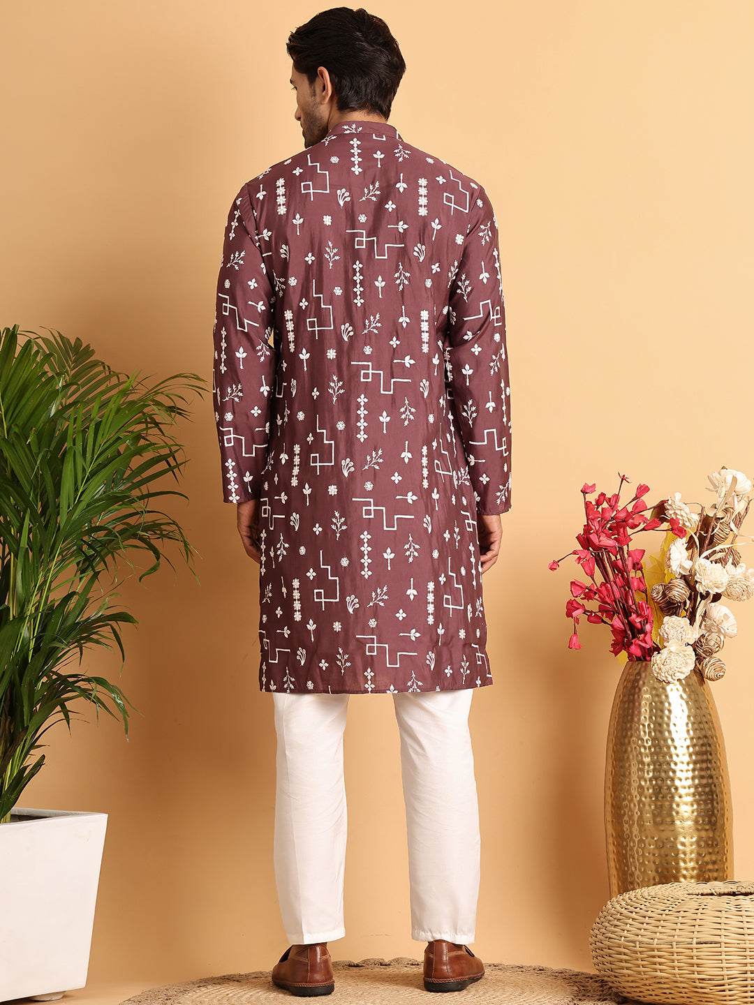 Embroidered Silk Blend Straight Kurta Pyjama.