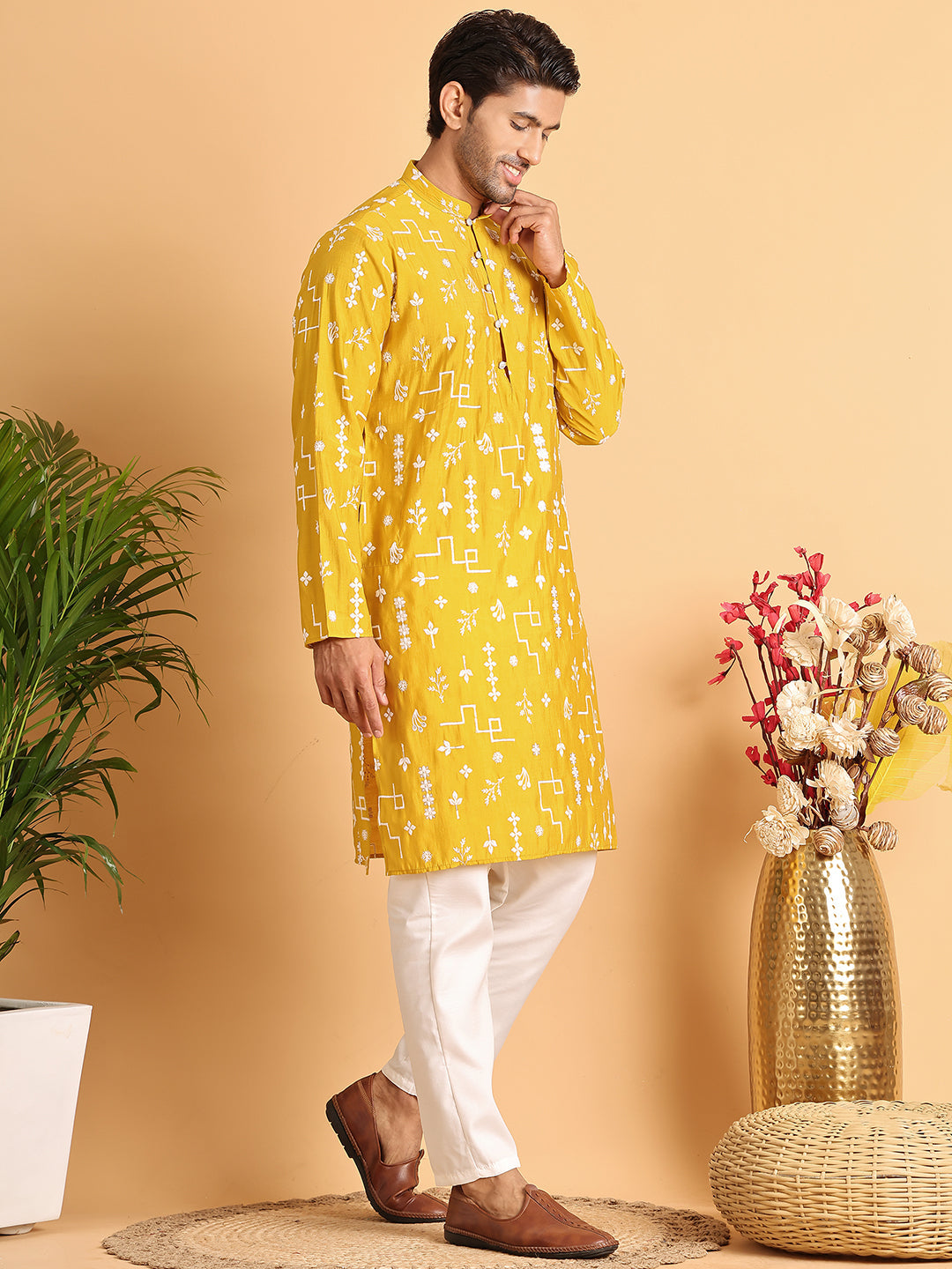 Embroidered Silk Blend Straight Kurta Pyjama.