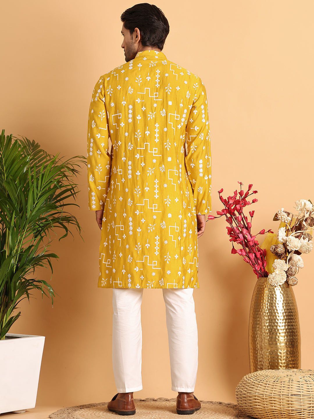 Embroidered Silk Blend Straight Kurta Pyjama.