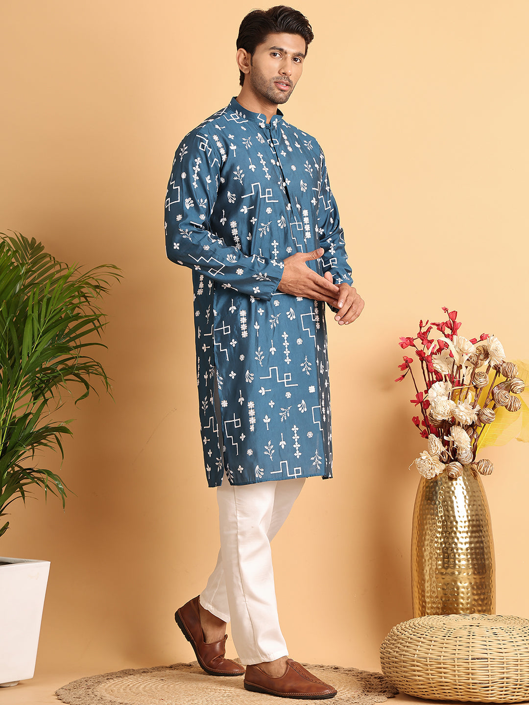 Embroidered Silk Blend Straight Kurta Pyjama.