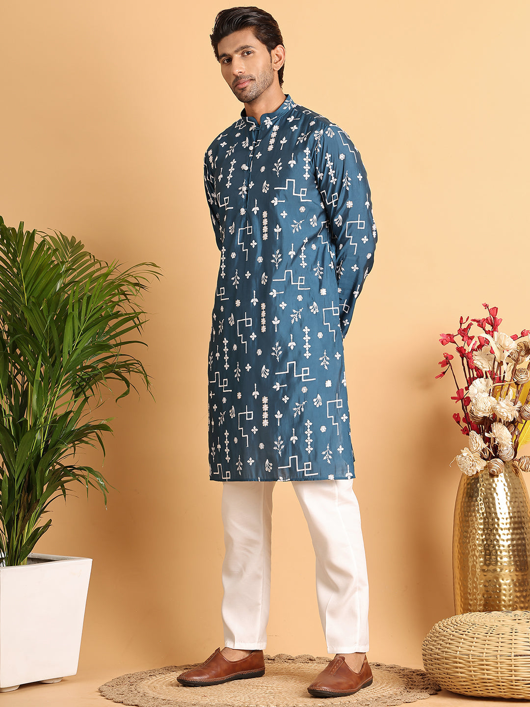 Embroidered Silk Blend Straight Kurta Pyjama.