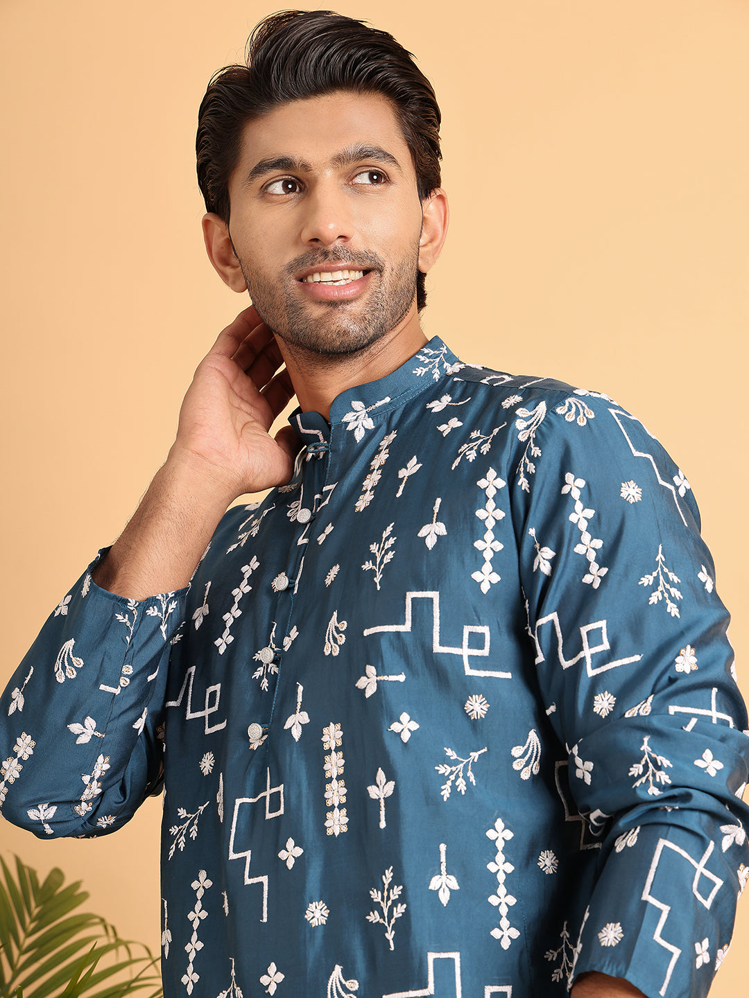 Embroidered Silk Blend Straight Kurta Pyjama.