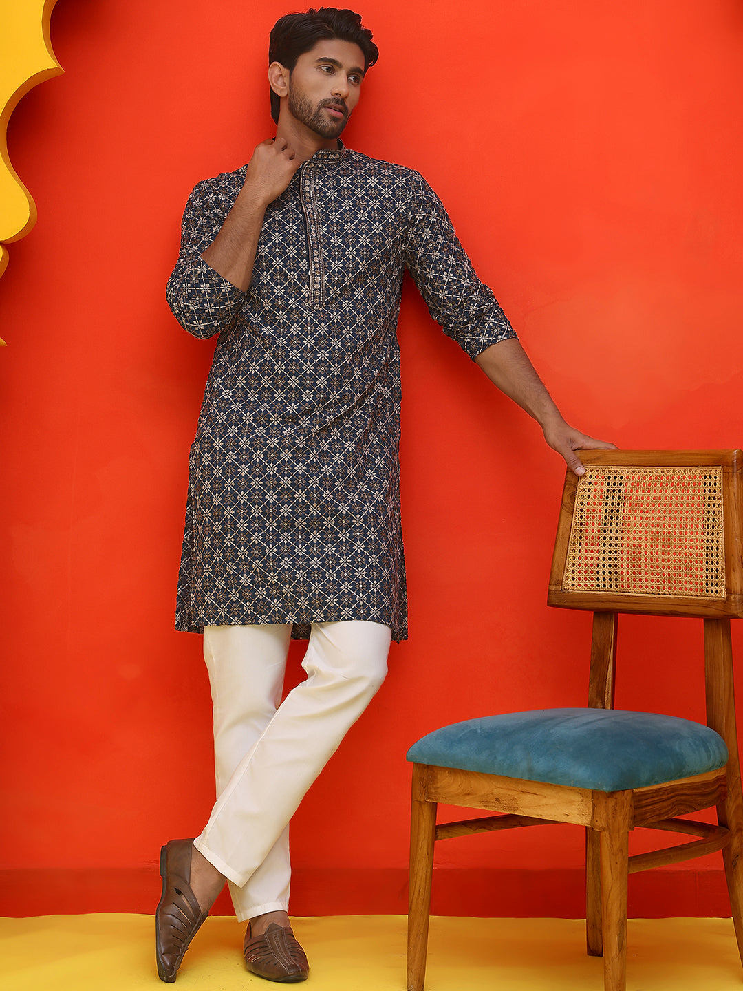 Embroidered Kurta Pyjama Set For Men