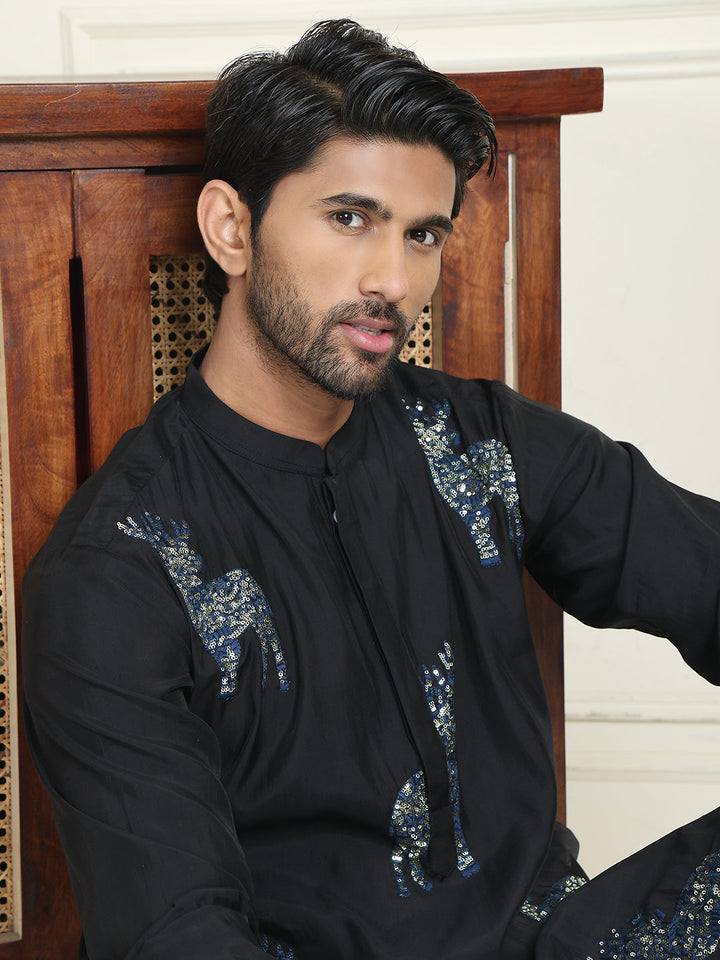 Animal Embroidered Kurta Pyjama Set.
