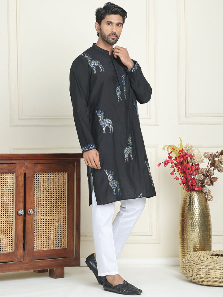 Animal Embroidered Kurta Pyjama Set.