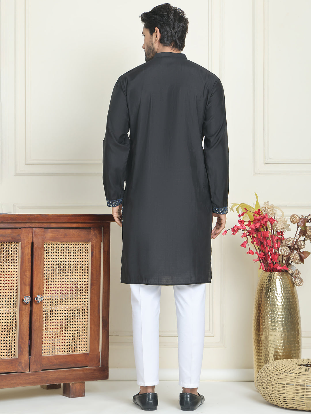 Animal Embroidered Kurta Pyjama Set.