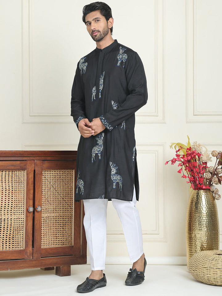 Animal Embroidered Kurta Pyjama Set.