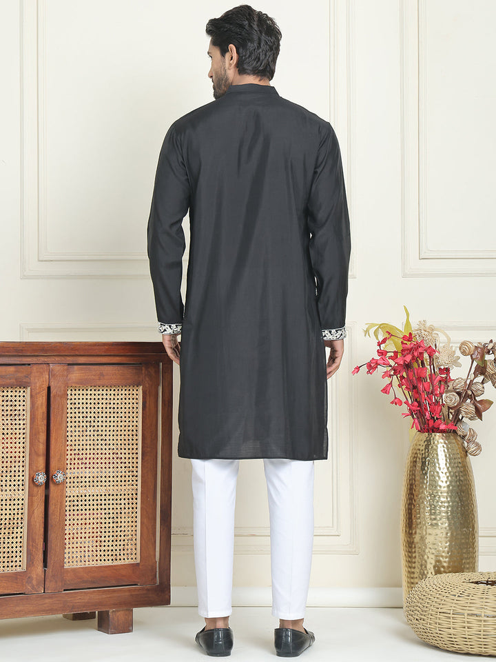 Animal Embroidered Kurta Pyjama Set.