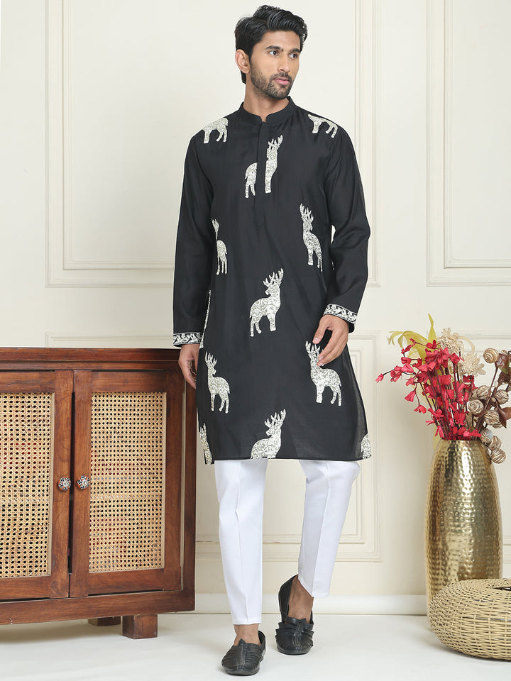 Animal Embroidered Kurta Pyjama Set.