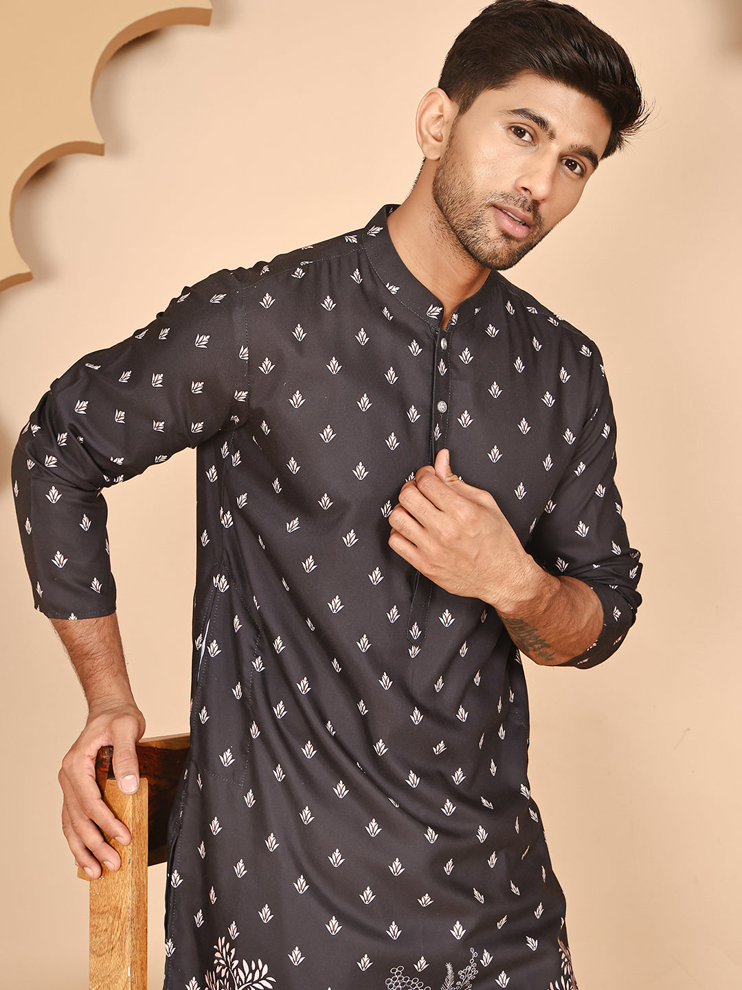 Men’S Ethnic Printed Kurta With White Pyjama