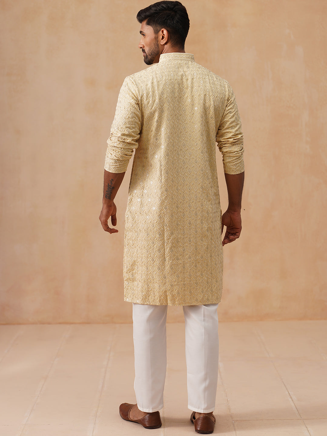 Men’S Festive Kurta Set With Intricate Embroidery